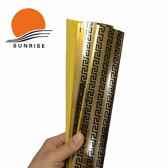 유형 5/6 미세 다공성 보호 일회용 작업복 Safey En14126 PVC 스트립으로 꿰매어진 유럽 표준 작업복 접착 가장자리